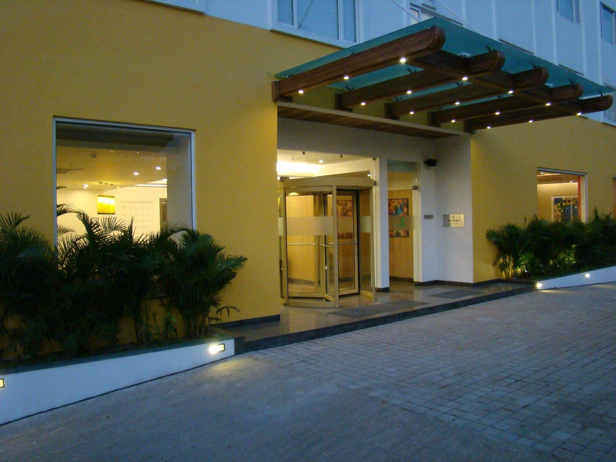 Lemon Tree Hotel Ченай Екстериор снимка